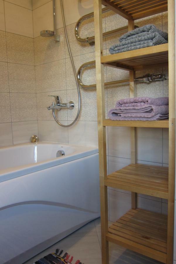 Apartment Anna Saldus Esterno foto